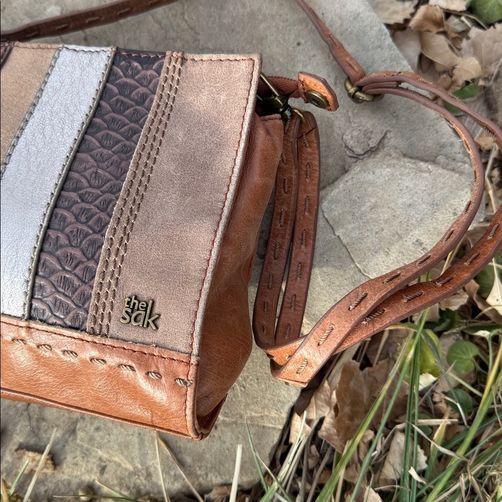 The SAK rare leather paneled mixed media purse   Bag - Picture 2 of 6